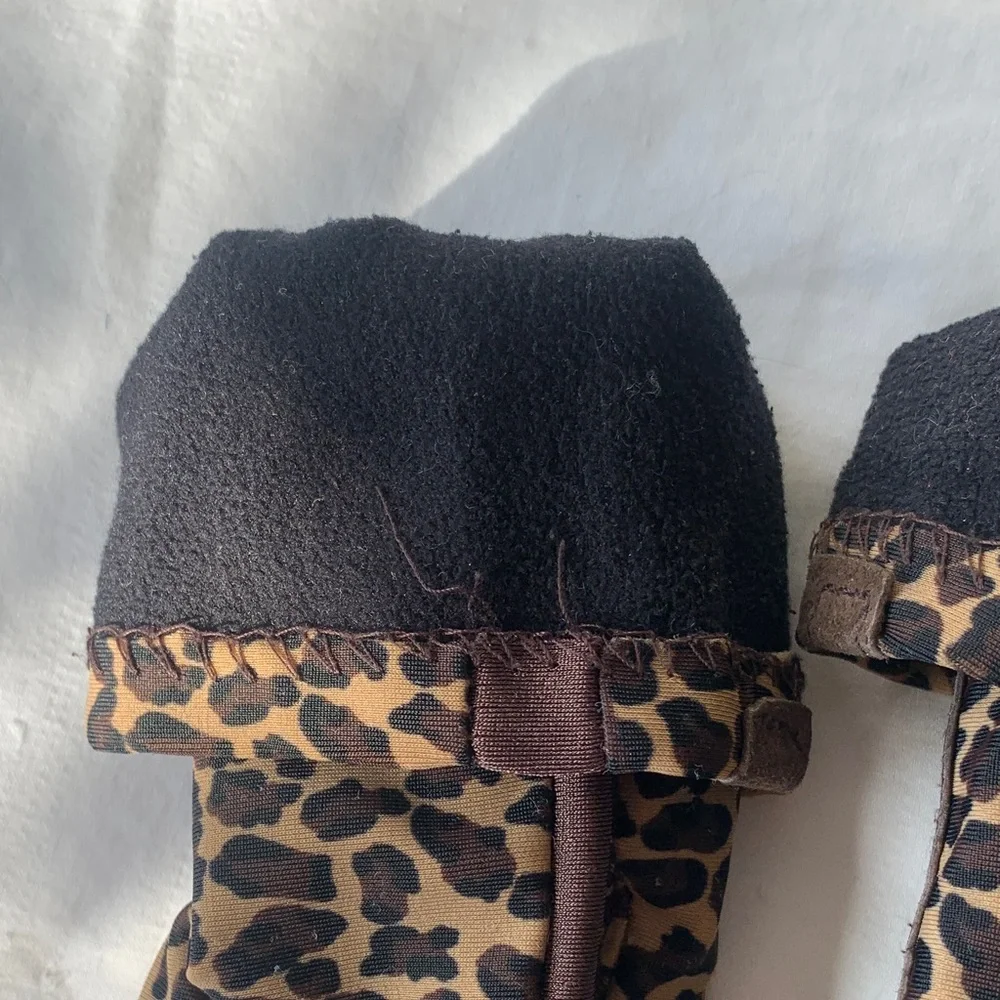 Isotoner Leopard Print Women's Gloves - Picture 5 of 5